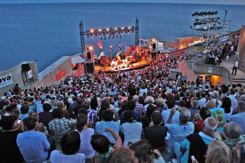 3 étoiles Studio 4 couchages résidence port cros à Sète Extérieur photo